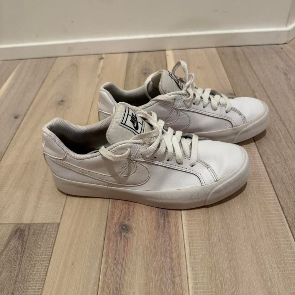 Nike white Court Legacy trainers sz 7